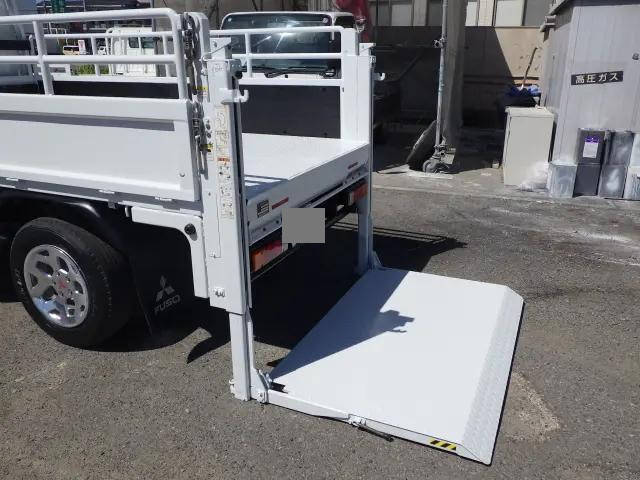 三菱ふそうキャンター平ボディ小型（2t・3t）[写真11]