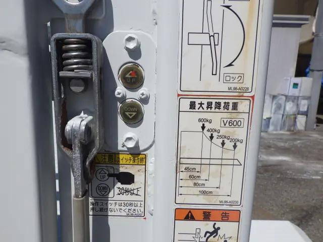 三菱ふそうキャンター平ボディ小型（2t・3t）[写真13]