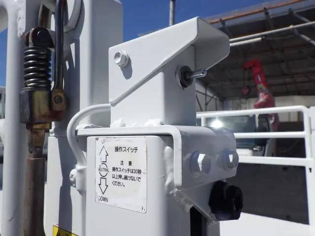 三菱ふそうキャンター平ボディ小型（2t・3t）[写真14]