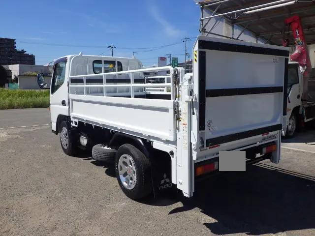 三菱ふそうキャンター平ボディ小型（2t・3t）[写真02]