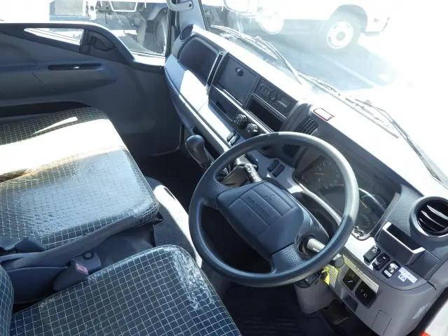 三菱ふそうキャンター平ボディ小型（2t・3t）[写真32]