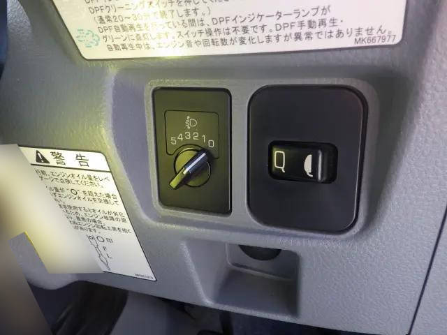 三菱ふそうキャンター平ボディ小型（2t・3t）[写真36]