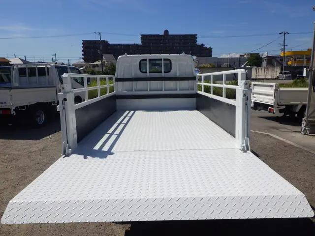 三菱ふそうキャンター平ボディ小型（2t・3t）[写真07]