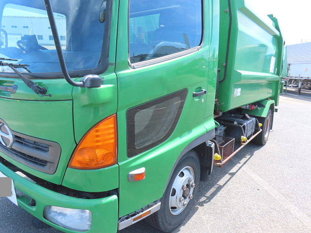 日野レンジャーパッカー車（塵芥車）中型（4t）[写真35]