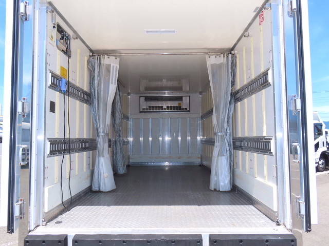 いすゞエルフ冷凍車（冷蔵車）小型（2t・3t）[写真32]