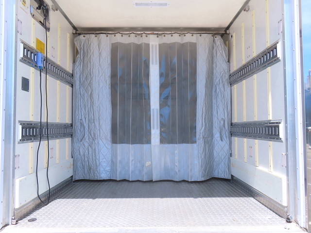 いすゞエルフ冷凍車（冷蔵車）小型（2t・3t）[写真34]