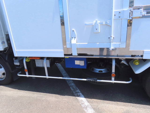 いすゞエルフ冷凍車（冷蔵車）小型（2t・3t）[写真38]