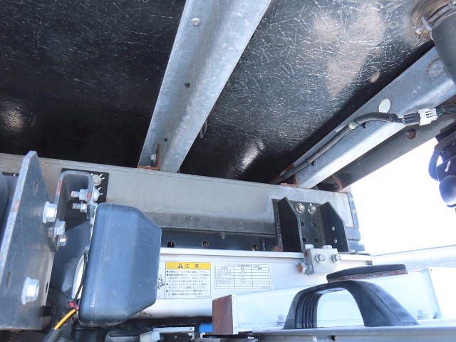 いすゞエルフ冷凍車（冷蔵車）小型（2t・3t）[写真09]