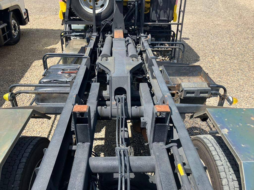 いすゞフォワードコンテナ専用車中型（4t）[写真07]