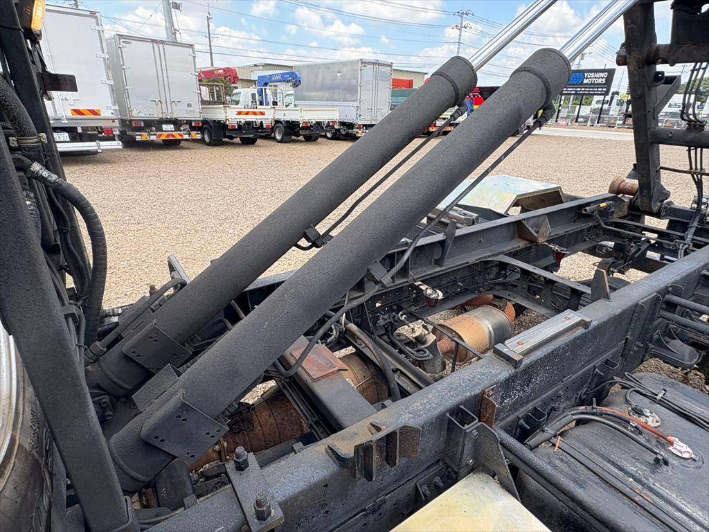 いすゞフォワードコンテナ専用車中型（4t）[写真08]