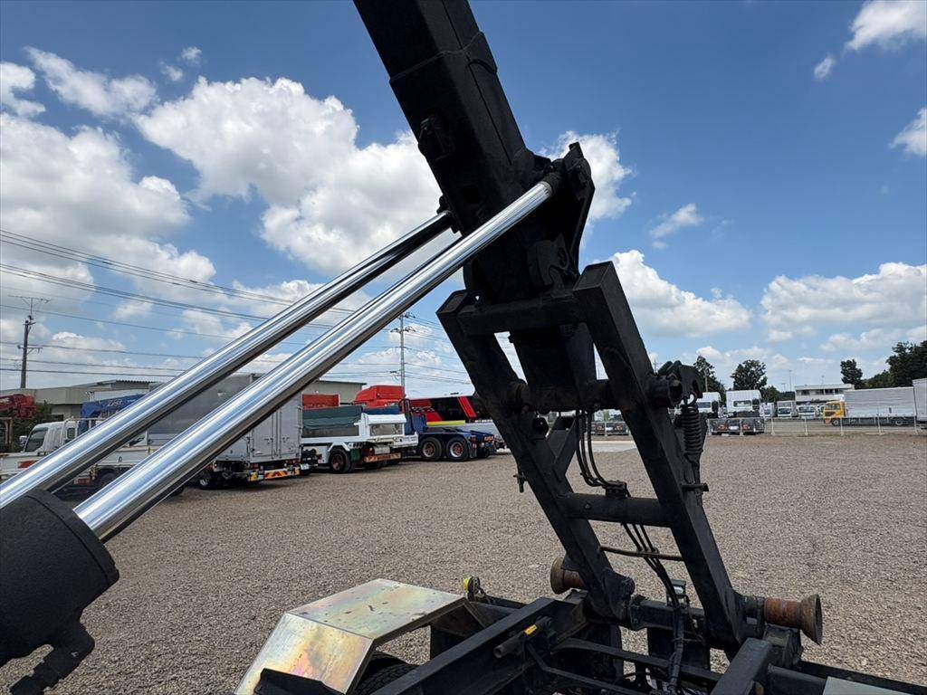 いすゞフォワードコンテナ専用車中型（4t）[写真09]