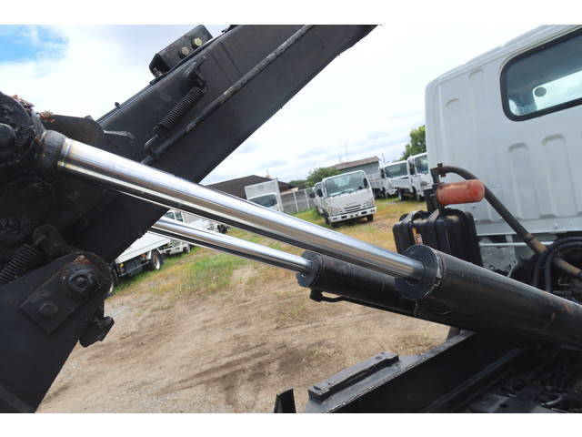 三菱ふそうキャンターコンテナ専用車小型（2t・3t）[写真11]