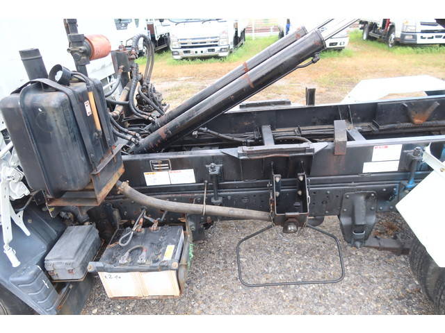 三菱ふそうキャンターコンテナ専用車小型（2t・3t）[写真16]