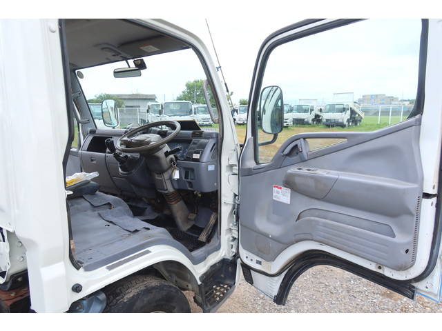 三菱ふそうキャンターコンテナ専用車小型（2t・3t）[写真28]