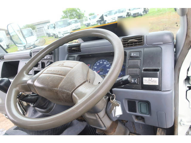 三菱ふそうキャンターコンテナ専用車小型（2t・3t）[写真29]