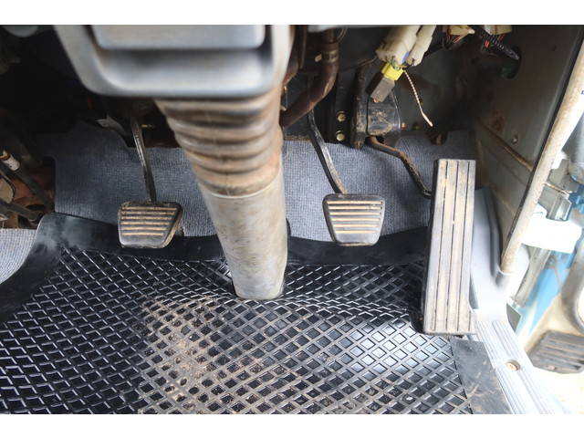 三菱ふそうキャンターコンテナ専用車小型（2t・3t）[写真30]