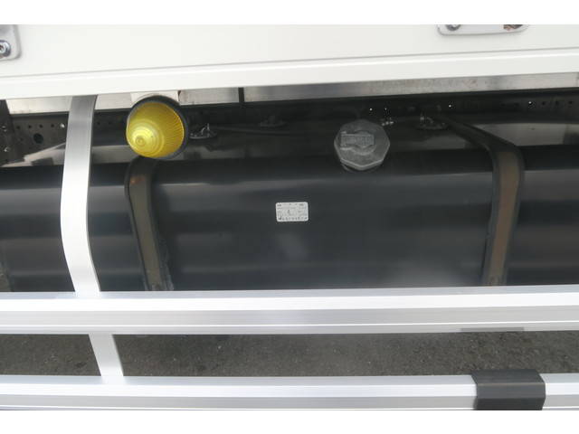 いすゞフォワードアルミウイング中型（4t）[写真30]