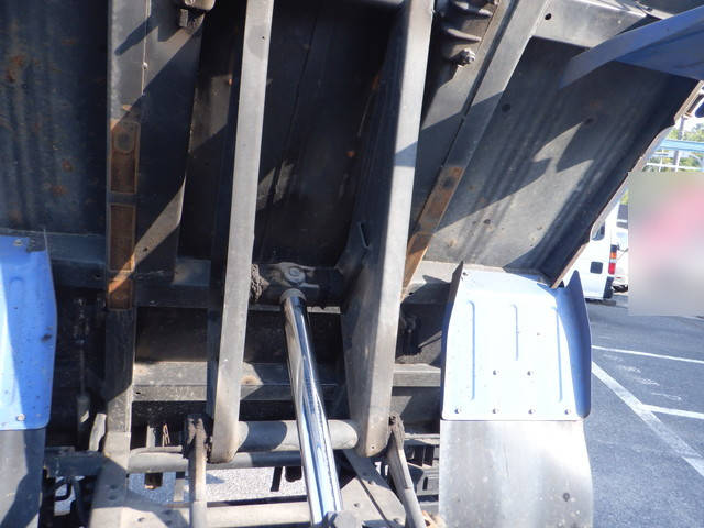 いすゞエルフダブルキャブ・ダンプ小型（2t・3t）[写真11]