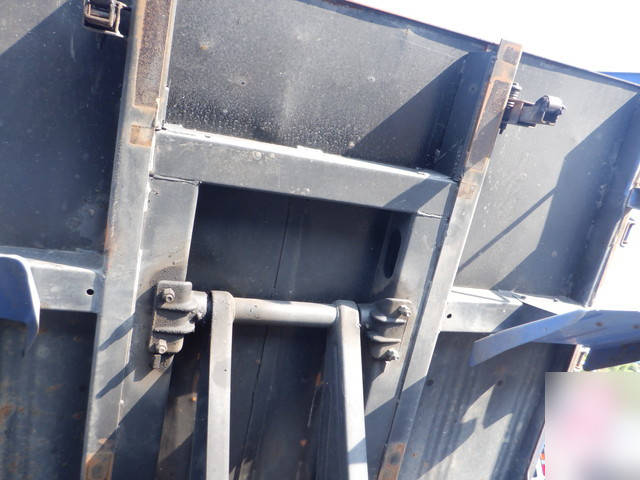 いすゞエルフダブルキャブ・ダンプ小型（2t・3t）[写真12]