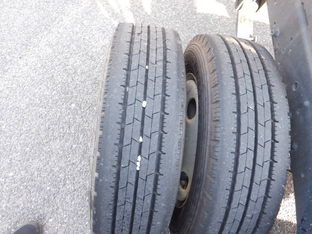 いすゞエルフダブルキャブ・ダンプ小型（2t・3t）[写真13]