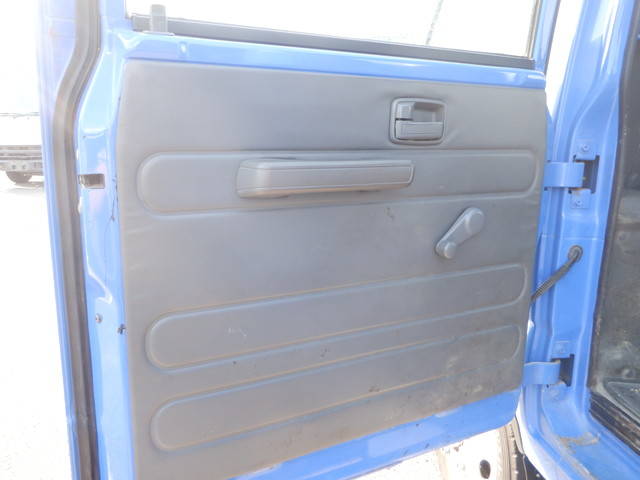 いすゞエルフダブルキャブ・ダンプ小型（2t・3t）[写真25]