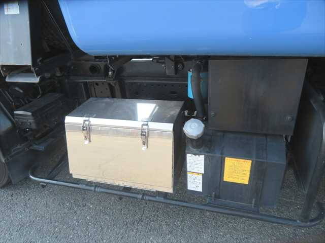 いすゞエルフパッカー車（塵芥車）小型（2t・3t）[写真20]