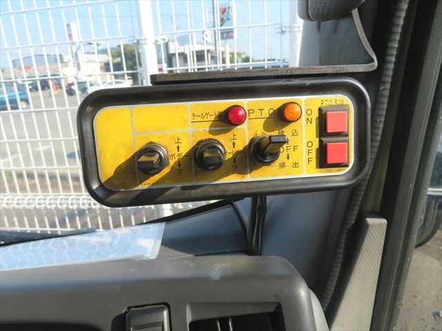 いすゞエルフパッカー車（塵芥車）小型（2t・3t）[写真24]