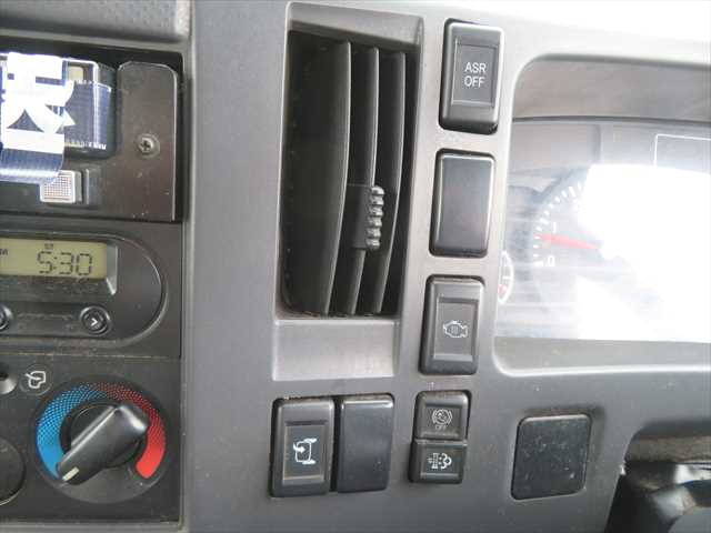 いすゞエルフパッカー車（塵芥車）小型（2t・3t）[写真38]