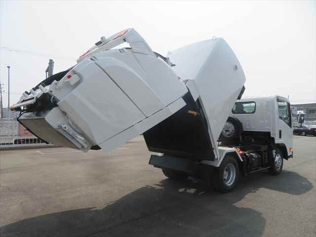 いすゞエルフパッカー車（塵芥車）小型（2t・3t）[写真04]