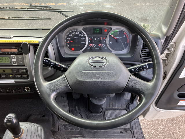 日野レンジャー冷凍車（冷蔵車）中型（4t）[写真36]