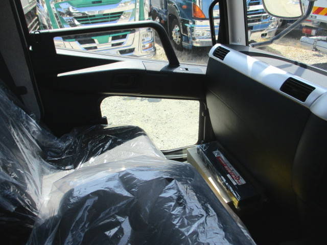 三菱ふそうファイターコンテナ専用車中型（4t）[写真25]