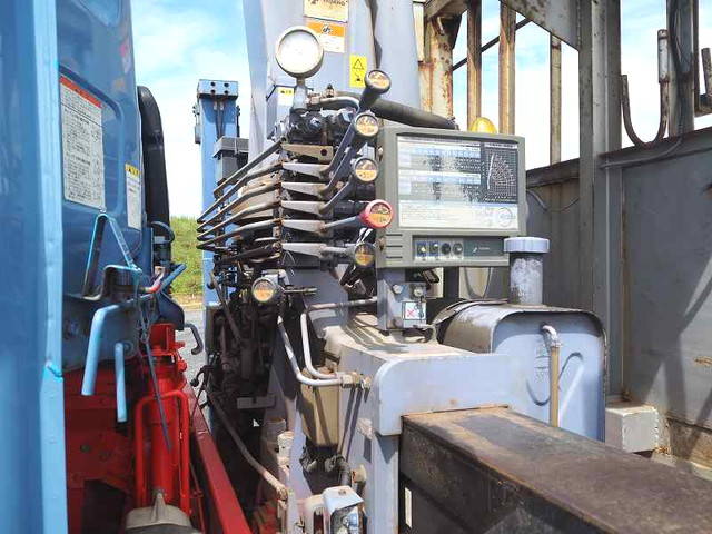 UDトラックスコンドルセルフクレーン4段増トン（6t・8t）[写真15]