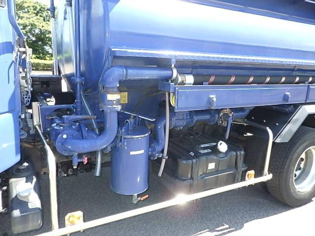 三菱ふそうファイタータンク車（タンクローリー）中型（4t）[写真10]