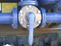 三菱ふそうファイタータンク車（タンクローリー）中型（4t）[写真14]