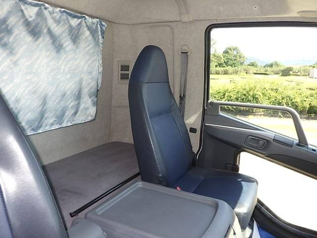 三菱ふそうファイタータンク車（タンクローリー）中型（4t）[写真23]