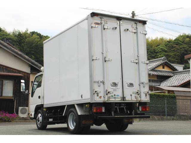 いすゞエルフパネルバン小型（2t・3t）[写真02]