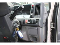 いすゞエルフパネルバン小型（2t・3t）[写真32]