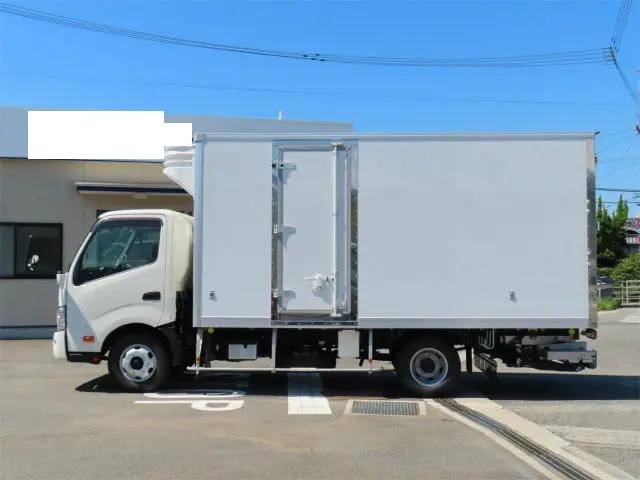 日野デュトロ冷凍車（冷蔵車）小型（2t・3t）[写真03]