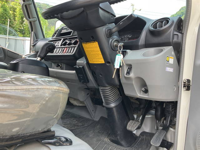 日野デュトロダブルキャブ（Wキャブ）小型（2t・3t）[写真34]