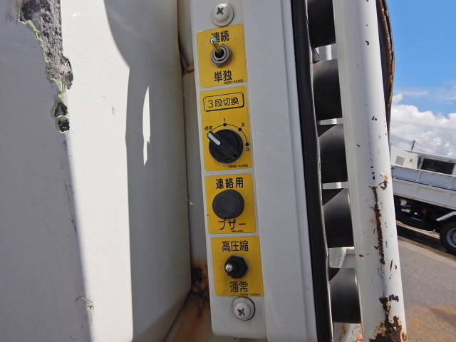 日野レンジャーパッカー車（塵芥車）中型（4t）[写真14]