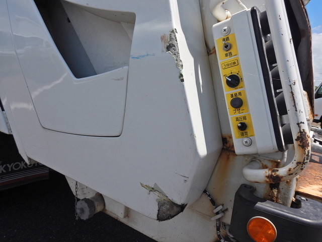日野レンジャーパッカー車（塵芥車）中型（4t）[写真15]