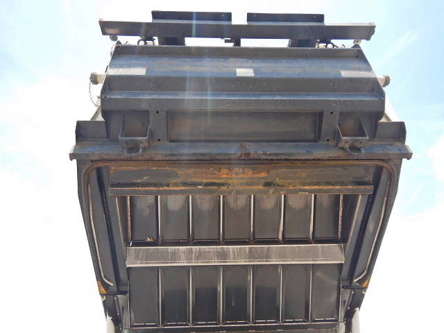 日野レンジャーパッカー車（塵芥車）中型（4t）[写真19]