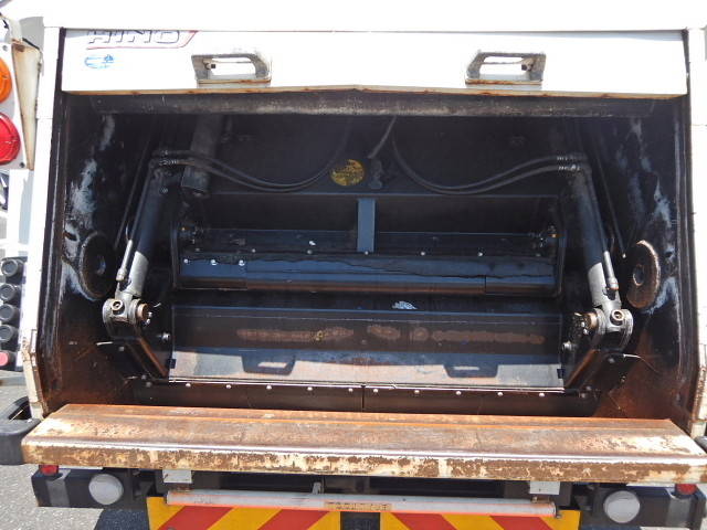 日野レンジャーパッカー車（塵芥車）中型（4t）[写真21]