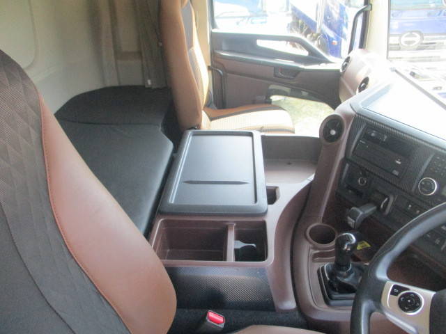 日野プロフィアアルミウイング大型（10t）[写真24]