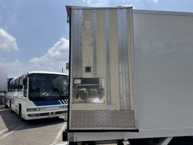 いすゞエルフ冷凍車（冷蔵車）小型（2t・3t）[写真10]