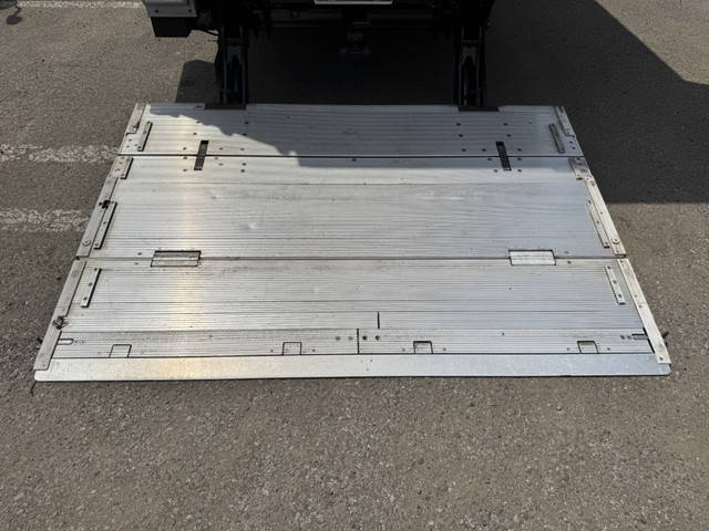 いすゞエルフ冷凍車（冷蔵車）小型（2t・3t）[写真11]