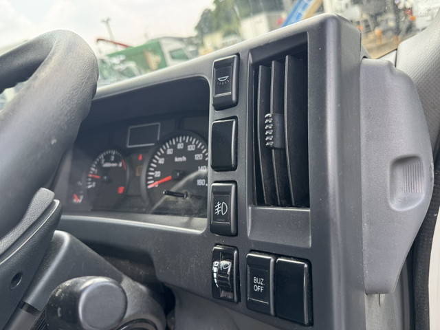 いすゞエルフ冷凍車（冷蔵車）小型（2t・3t）[写真19]