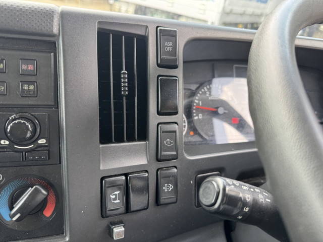 いすゞエルフ冷凍車（冷蔵車）小型（2t・3t）[写真22]