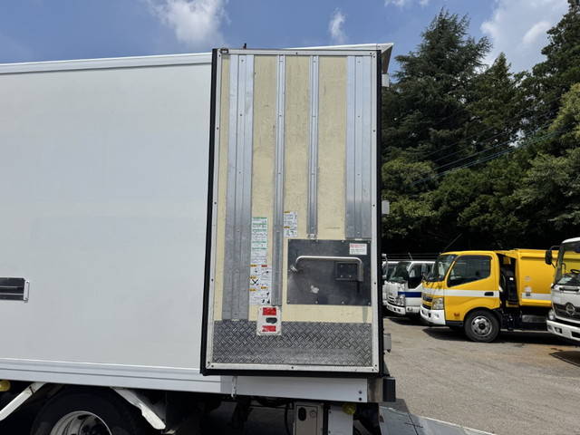 いすゞエルフ冷凍車（冷蔵車）小型（2t・3t）[写真09]