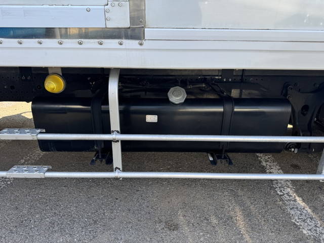 いすゞフォワード冷凍車（冷蔵車）中型（4t）[写真34]